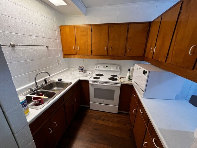 Building Photo - One Bedroom one Bath apartment available in quiet environment in Blacksburg