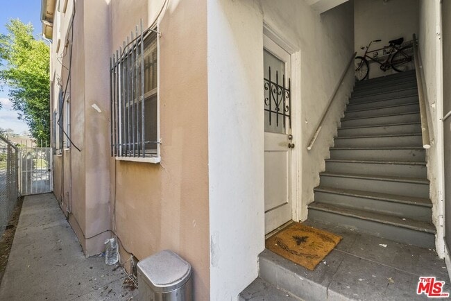 Building Photo - 6542 1/2 W Olympic Blvd