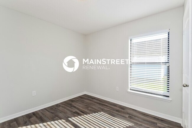 Building Photo - 3 Bedroom Pet-Friendly Home in Tavares, FL with Main Street Renewal