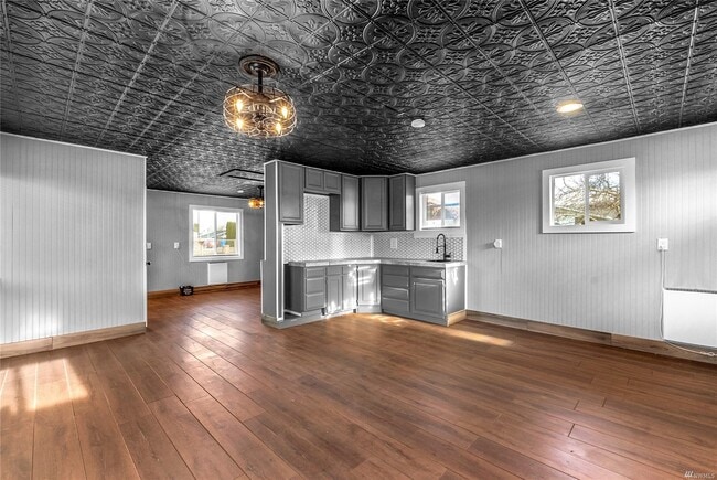 Building Photo - 10221 16th Ave E