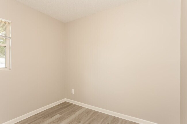 Building Photo - 2434 Quail Ave