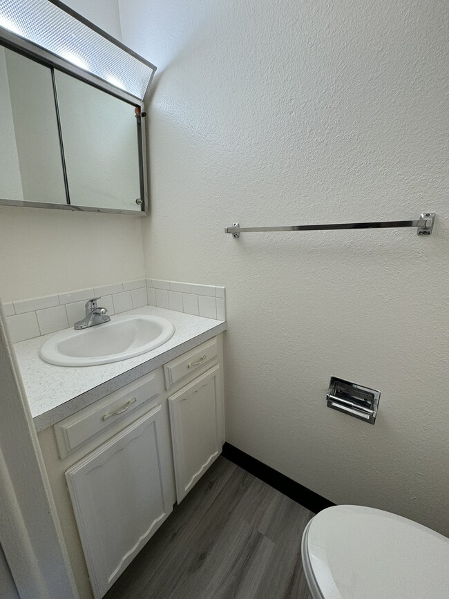 Half bath, upstairs - 1418 Kay St