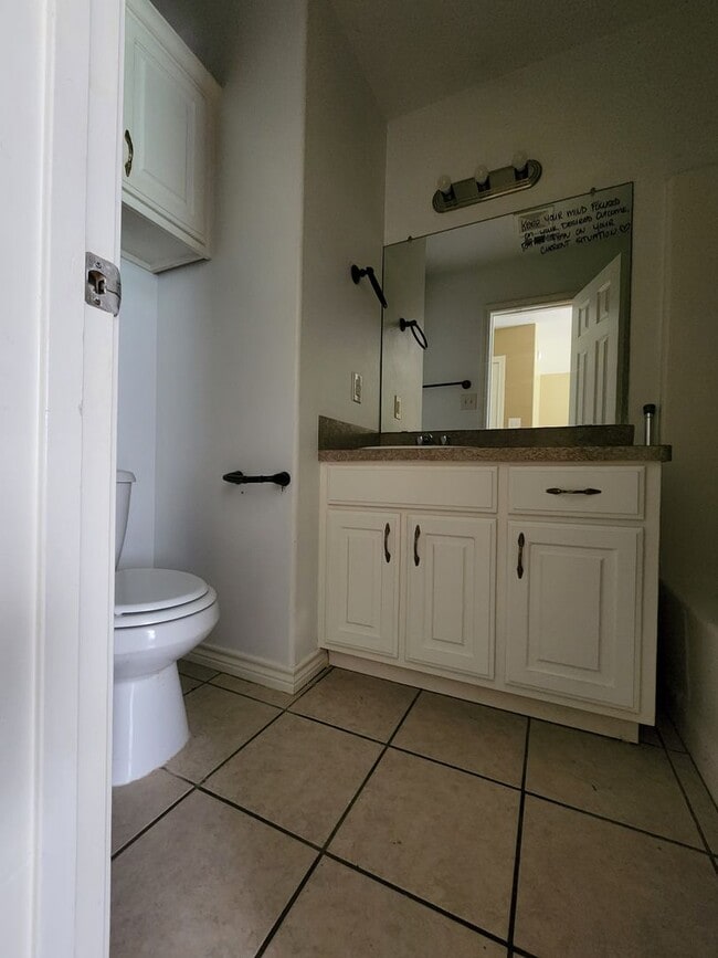 Building Photo - 3 bedroom 2 bath brick home