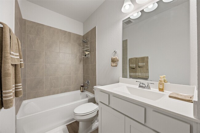 Building Photo - 10216 Badger Run Ln