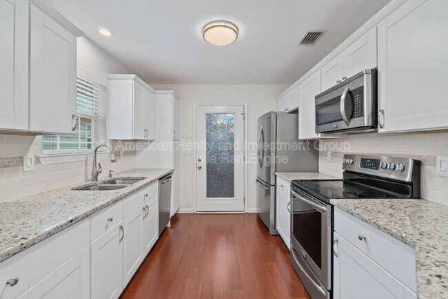 Building Photo - 911 Lauderhill Ln