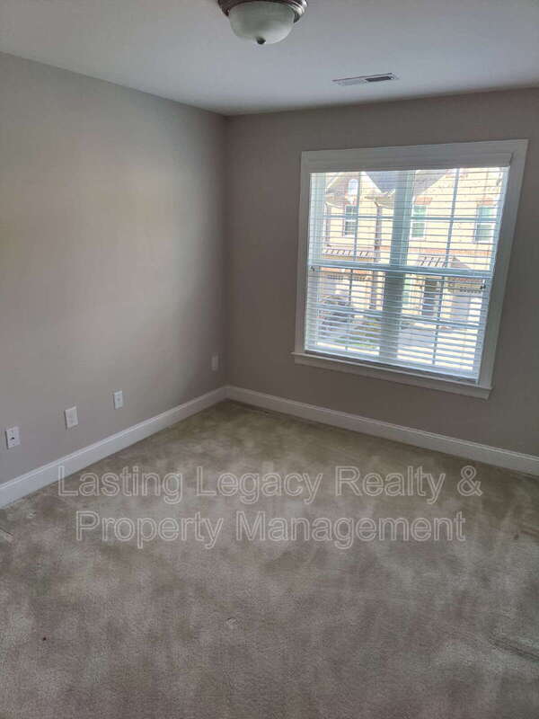 Building Photo - 847 Silver Leaf Dr