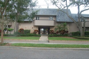 Building Photo - 1920 Woodcrest Dr