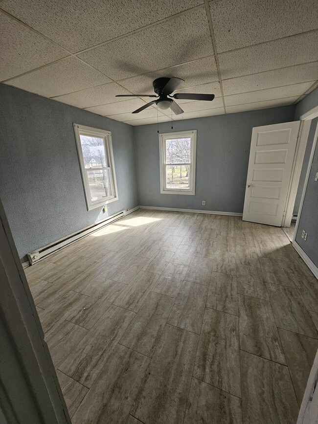 Building Photo - Upper 2 bedroom unit lower east side