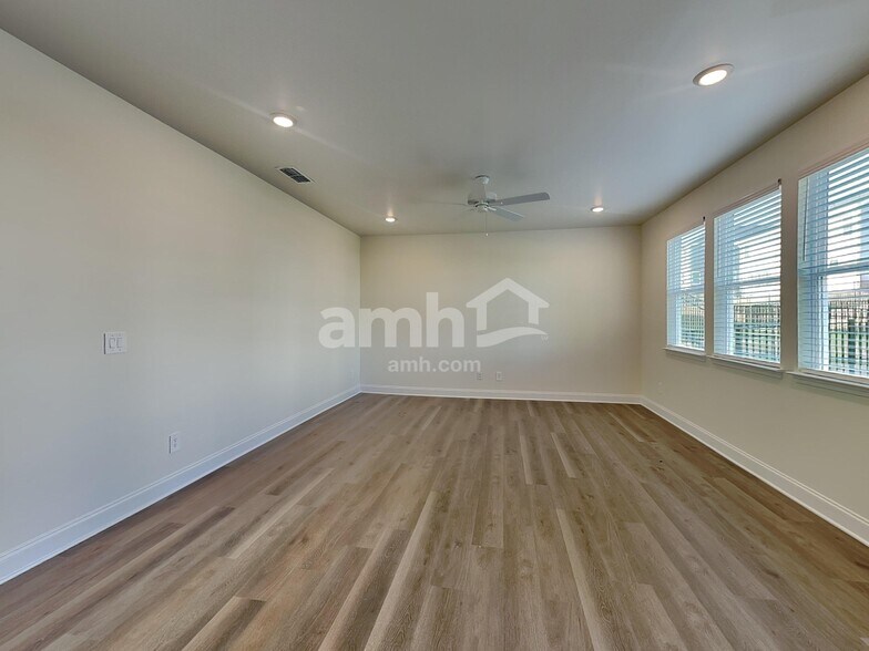 Building Photo - 3672 Creek View Cir