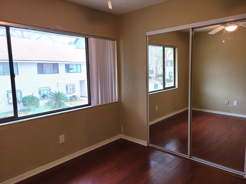 Building Photo - 6124 SW 8th Pl