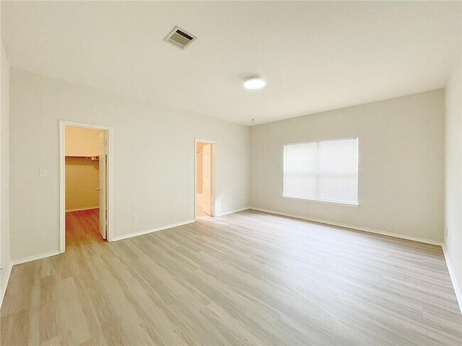 Building Photo - 2211 Little Tree Bend
