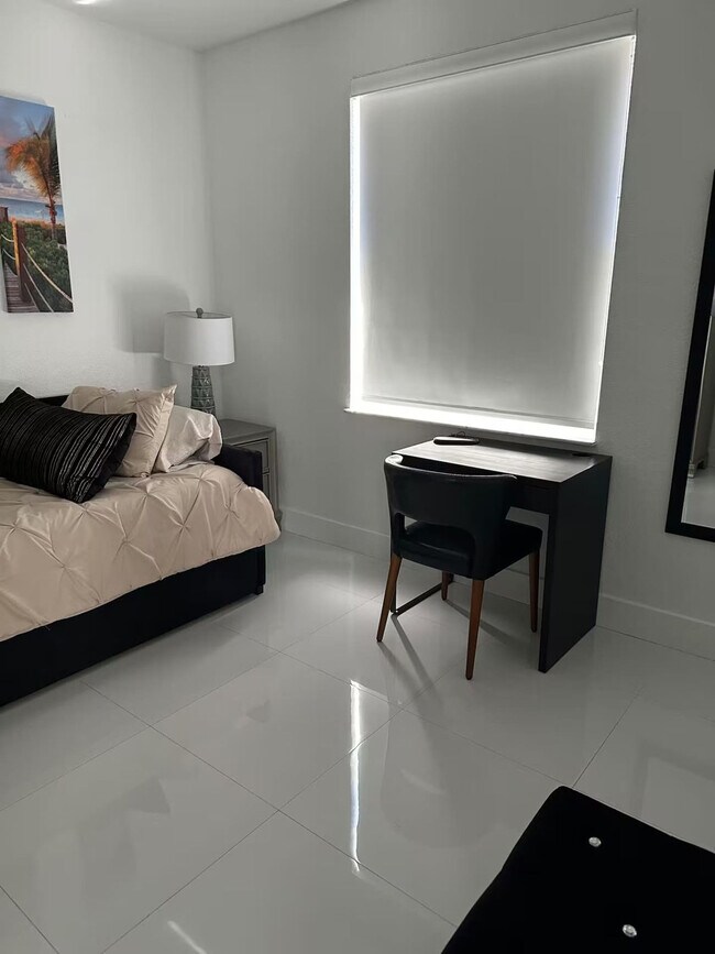 Building Photo - 1205 SW 146th Ct