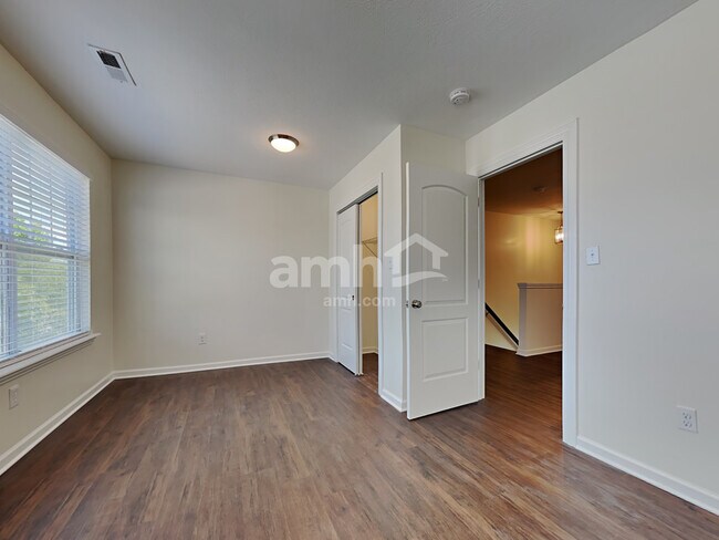 Building Photo - 15469 Destination Dr