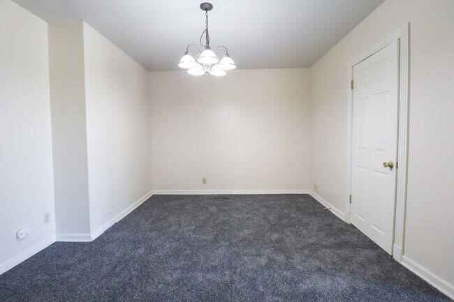 Building Photo - Updated Move In Ready 3-Bedroom Home, Grea...