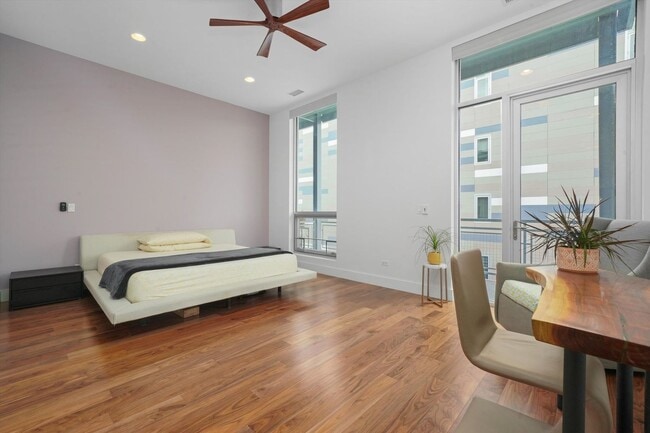 Building Photo - 128 S Aberdeen St