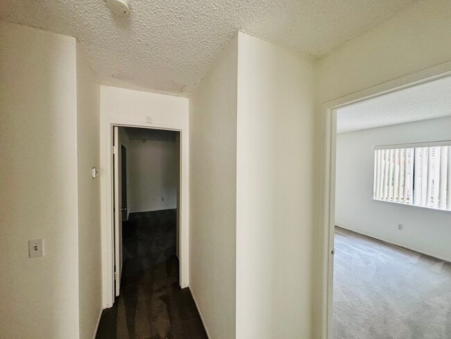 Building Photo - 3220 Ave S-2