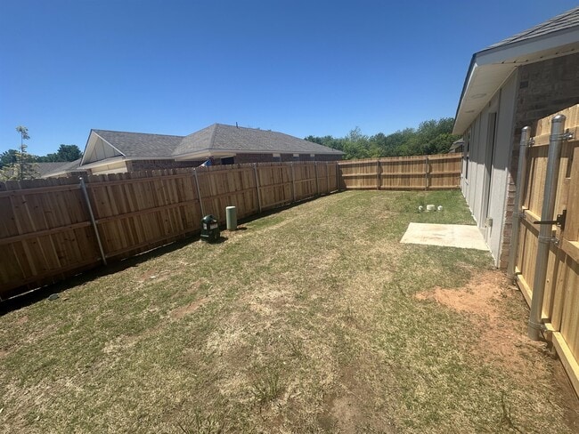Building Photo - 1009 Ichabod Cir