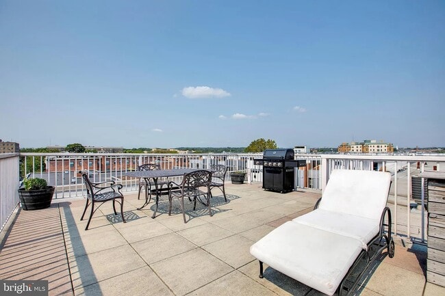 Building Photo - 1417 Newton St NW