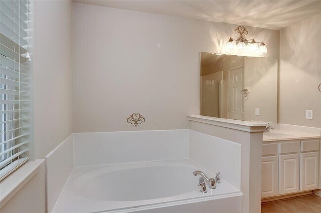 Building Photo - 14547 Gleaming Rose Dr