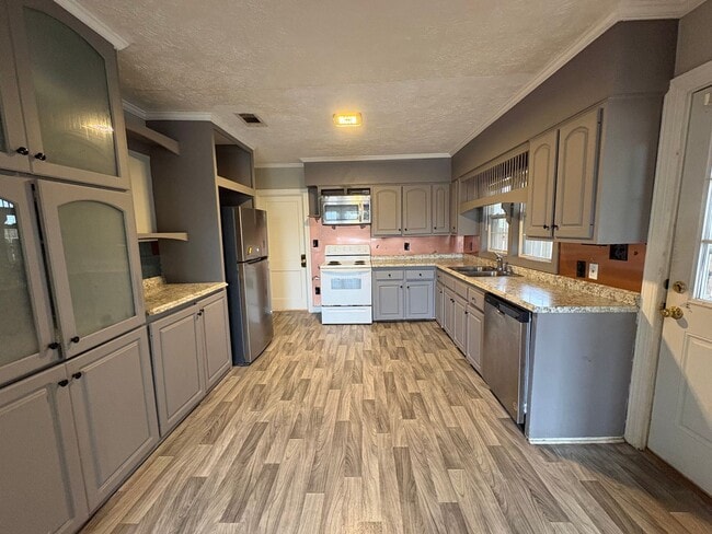 Building Photo - 3 Bed/2 Bath Home in Brandon