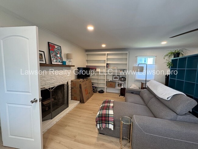 Building Photo - Large Raleigh Court Home on a Corner Lot