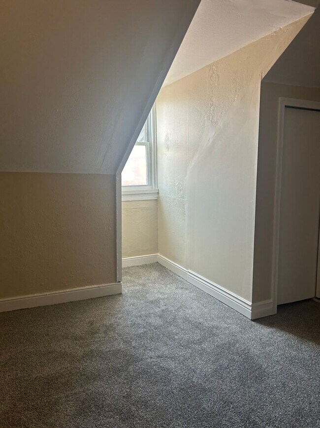 Building Photo - Section 8 considered.  3-bedroom row home in Midtown Harrisburg