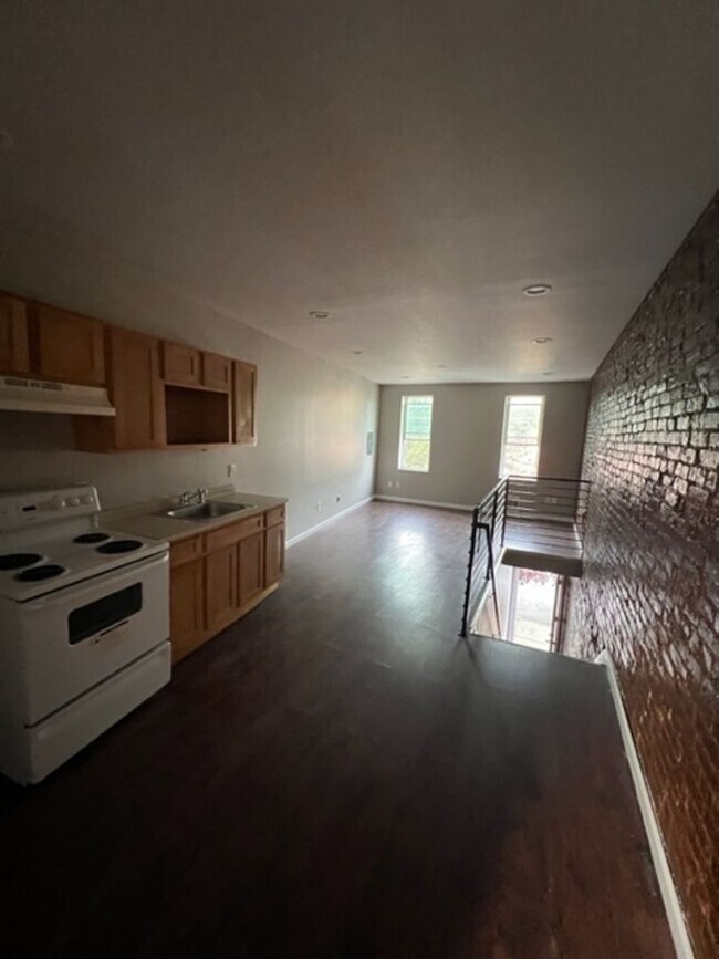 Building Photo - 2100 Ann St