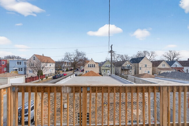 Building Photo - 1657 N Harding Ave