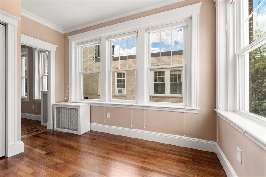 Building Photo - 132 Sewall Ave