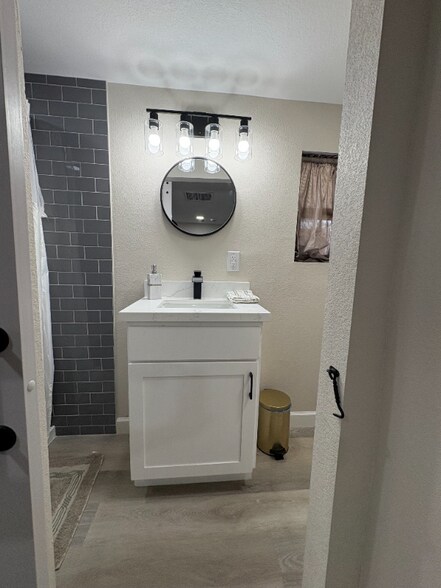 Building Photo - 6832 W Fillmore St