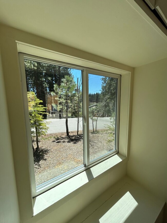 Building Photo - Adorable Al Tahoe ADU Cabin with Great Mea...