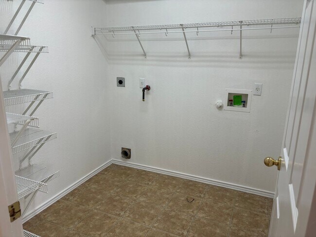 Building Photo - Gaston-Sheldon -Pflugerville