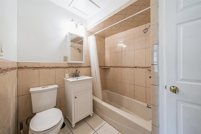 Building Photo - 309 14th St