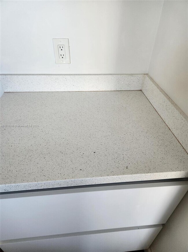 Building Photo - 8450 Sunrise Lakes Blvd