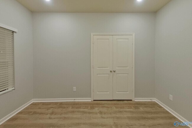 Building Photo - 10685 Bent Brook Dr