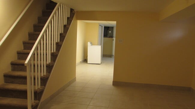 Building Photo - Beautiful Three Bedroom Home in Hamilton