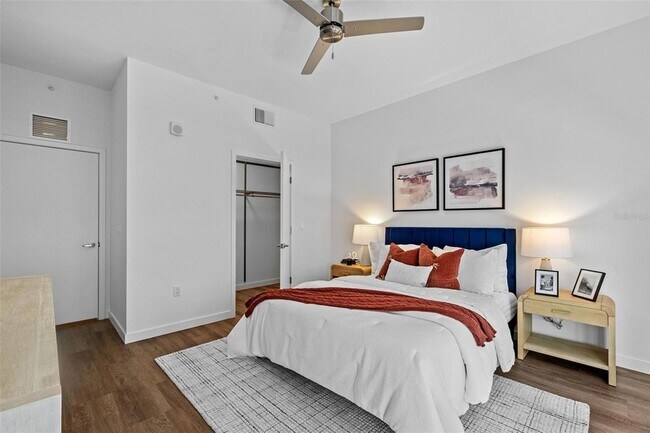 Building Photo - 1991 Main St