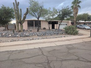 Building Photo - Comfortable West Side Rental