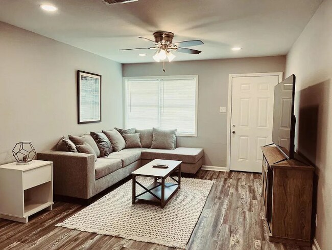 Building Photo - 5275 Berard Cir