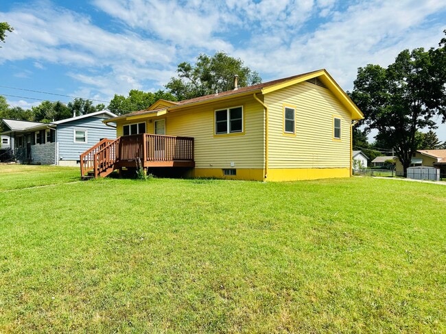 Building Photo - Spacious Home on Large Corner Lot