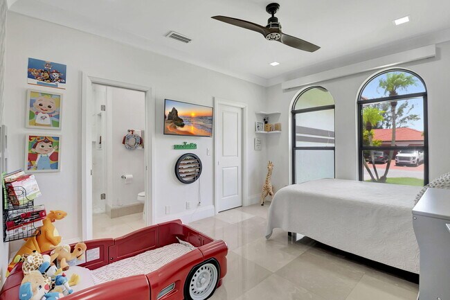 Building Photo - 10099 Canoe Brook Cir