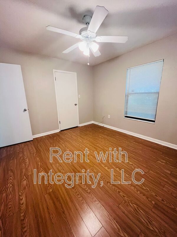 Building Photo - 581 Holyoke Ct