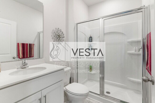 Building Photo - 240 Ridgeview Ln