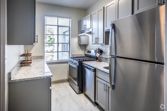 2 BR, 1 BA - The Williamsburg - Kimbrough Tower