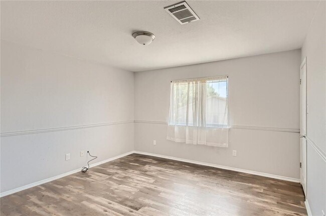 Building Photo - 1420 Quicksilver Cir