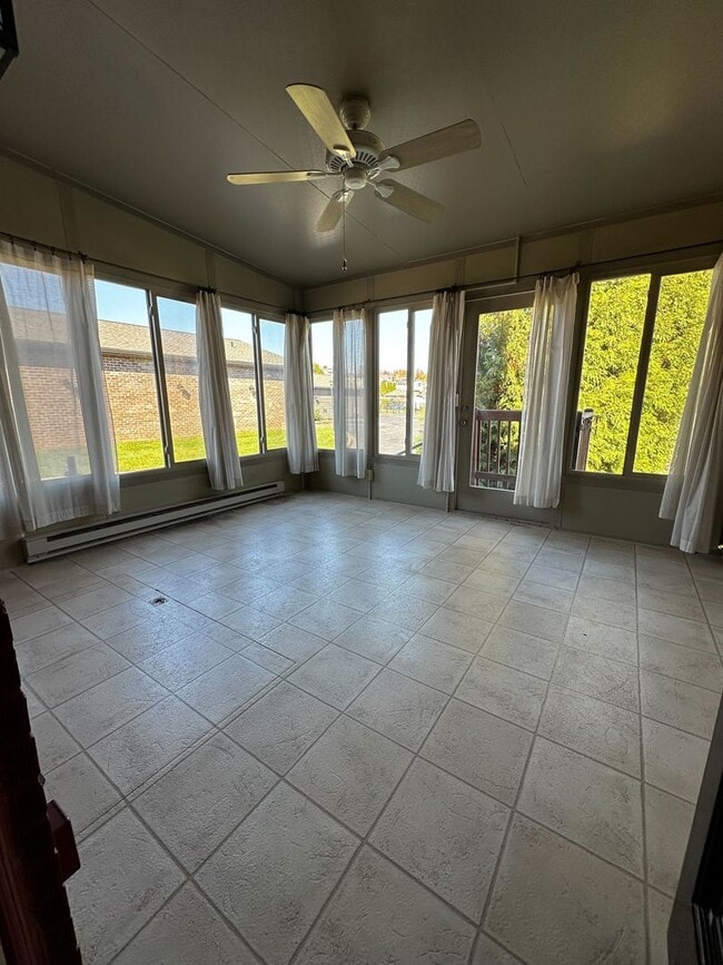 Building Photo - Spacious 2 Bedroom Home with Sunroom and Plenty of Storage!