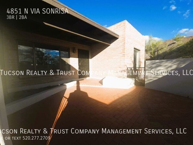 Building Photo - 4851 Vía Sonrisa