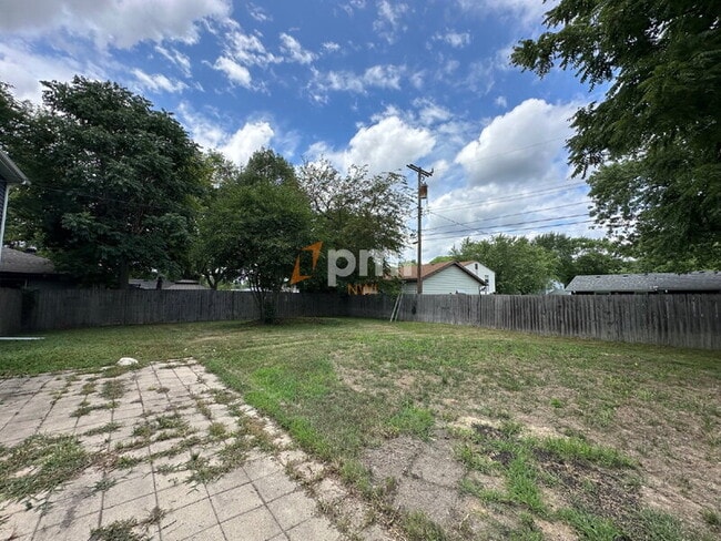 Building Photo - 397 Briarwood Dr