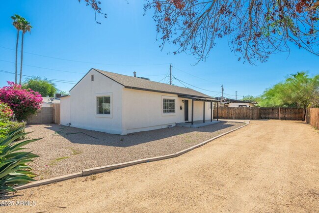 Primary Photo - 913 W Highland Ave