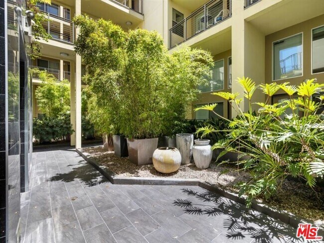 Building Photo - 600 Ridgeley Dr